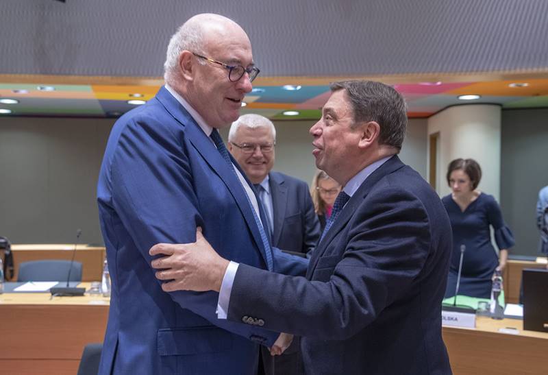 Ministro de agricultura, Luis Planas y Comisario europeo de Agricultura, Phil Hogan