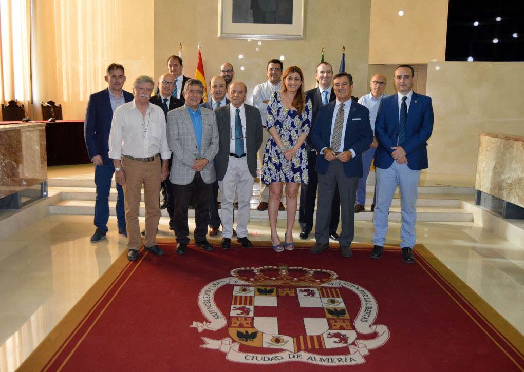 La Concejala Carolina Lafita y Junta Gobierno Agrónomos en salón de plenos