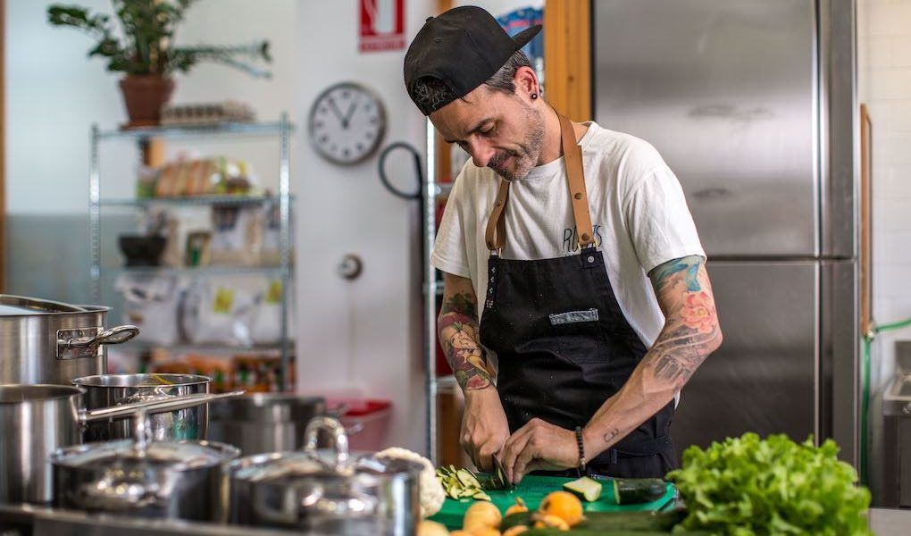 Juan Llorca, cocinero que pretende mejorar la calidad de los comedores escolares.