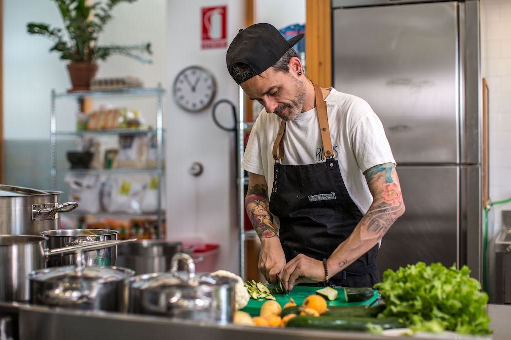 Juan Llorca, cocinero que pretende mejorar la calidad de los comedores escolares.