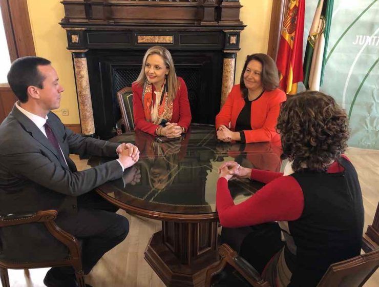María Isabel Sánchez y Carmen Crespo en el traspaso de competencias de la delegación de Gobierno.