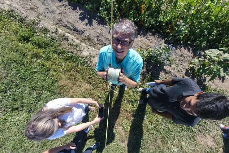 Bill Gates en su visita a la granja de Microsoft Farm Beats.