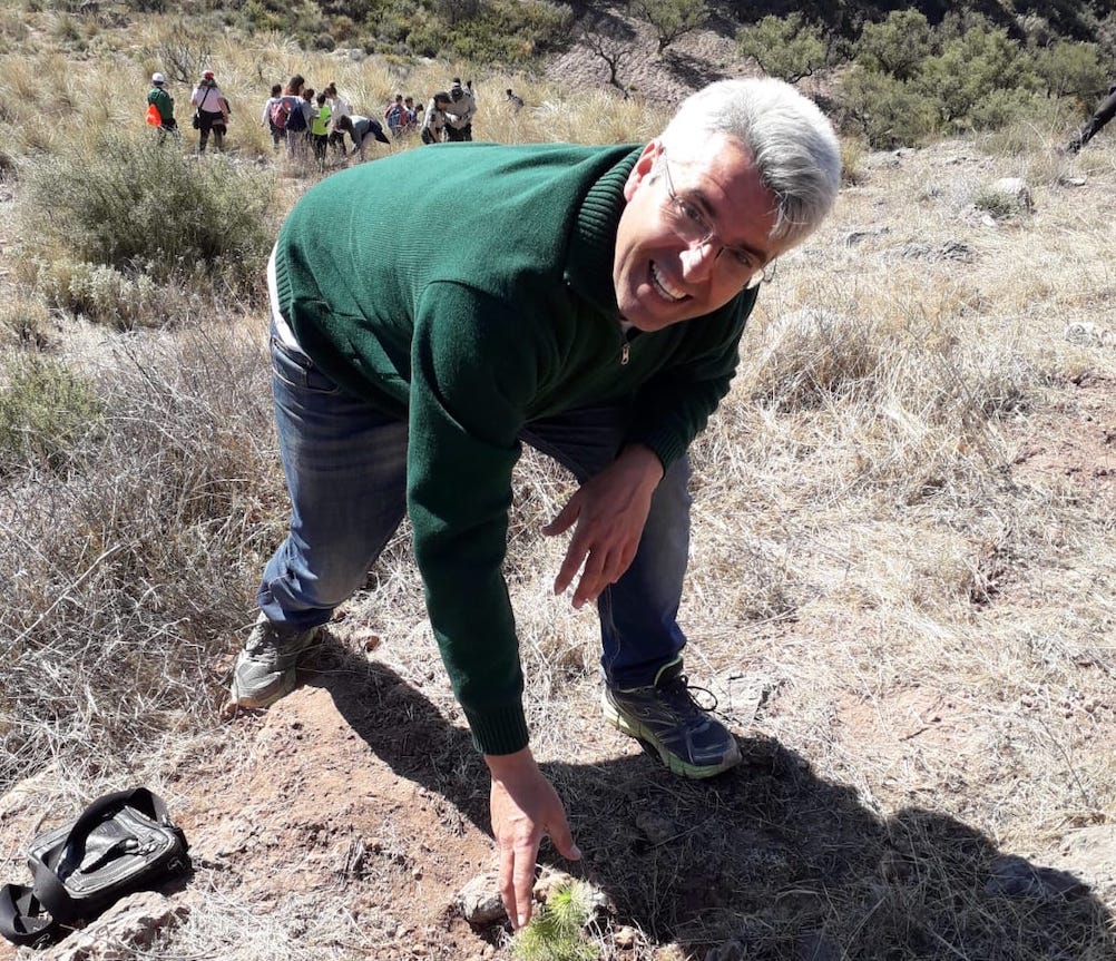 Socio de Vicasol, José David Cabrera reforestando