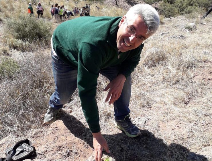 Socio de Vicasol, José David Cabrera reforestando