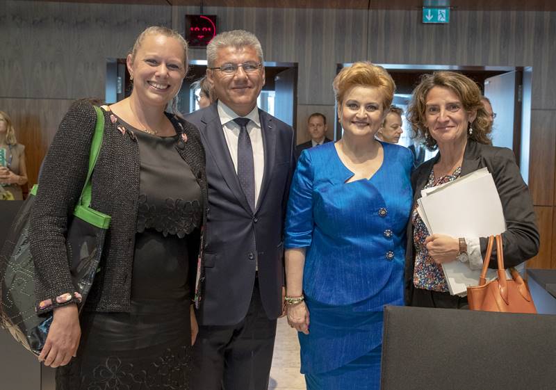 De izq. a dcha.: Carole Dieschbourg, Ministra de Medio Ambiente de Luxembourg; Ioan Denes, Ministro de Agua y Bosques de Rumanía; Gratiela Gavrilescu, Ministra de medio Ambiente de Rumanía; Teresa Ribera, Ministra de Transición Ecológica de España.