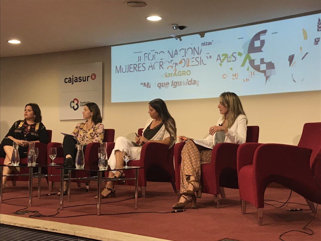 Una de las mesas III Foro Nacional Business Agro: Mujeres Agroprofesionales 2019 #MujerAGRO.