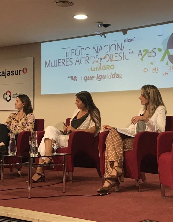 Una de las mesas III Foro Nacional Business Agro: Mujeres Agroprofesionales 2019 #MujerAGRO.