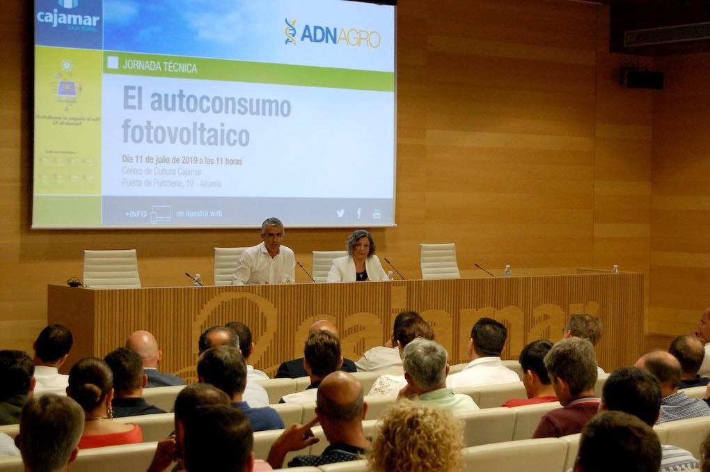 María López, directora territorial de Cajamar, y Roberto García Torrente, director de Innovación de Cajamar.