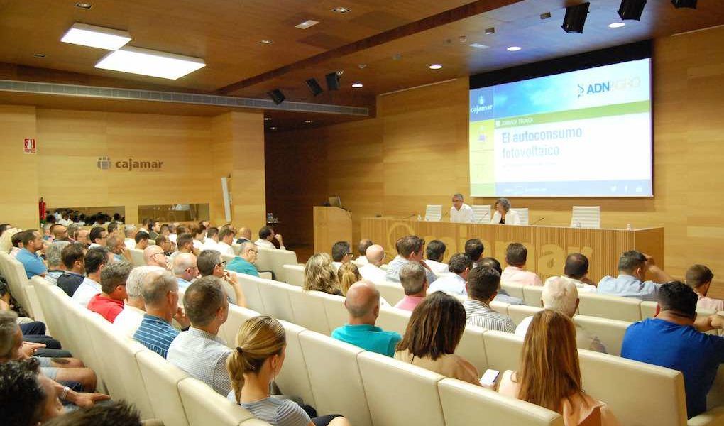 Más de 200 empresarios y técnicos asistieron a la jornada en la Casa de las Mariposas.