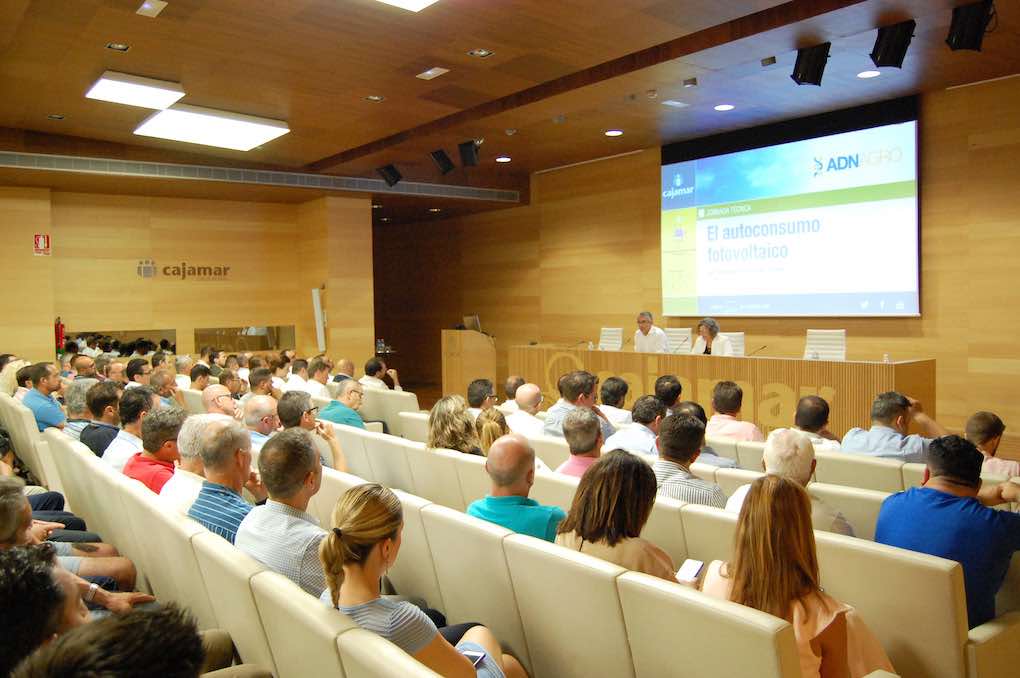 Más de 200 empresarios y técnicos asistieron a la jornada en la Casa de las Mariposas.