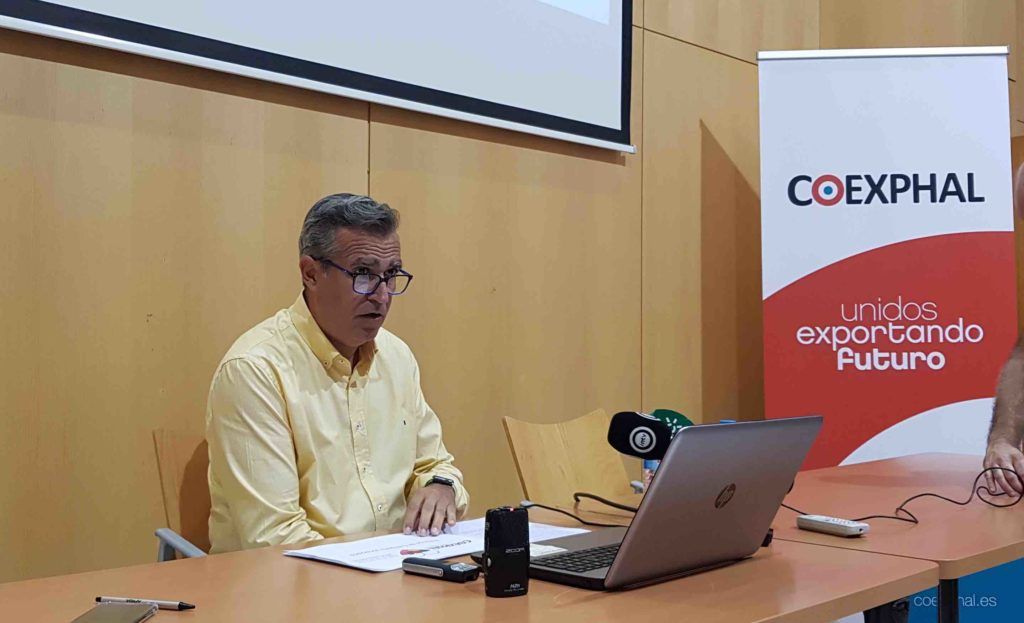 El gerente de Coexphal durante la rueda de prensa de presentación de los resultados de la campaña agrícola 2018-2019