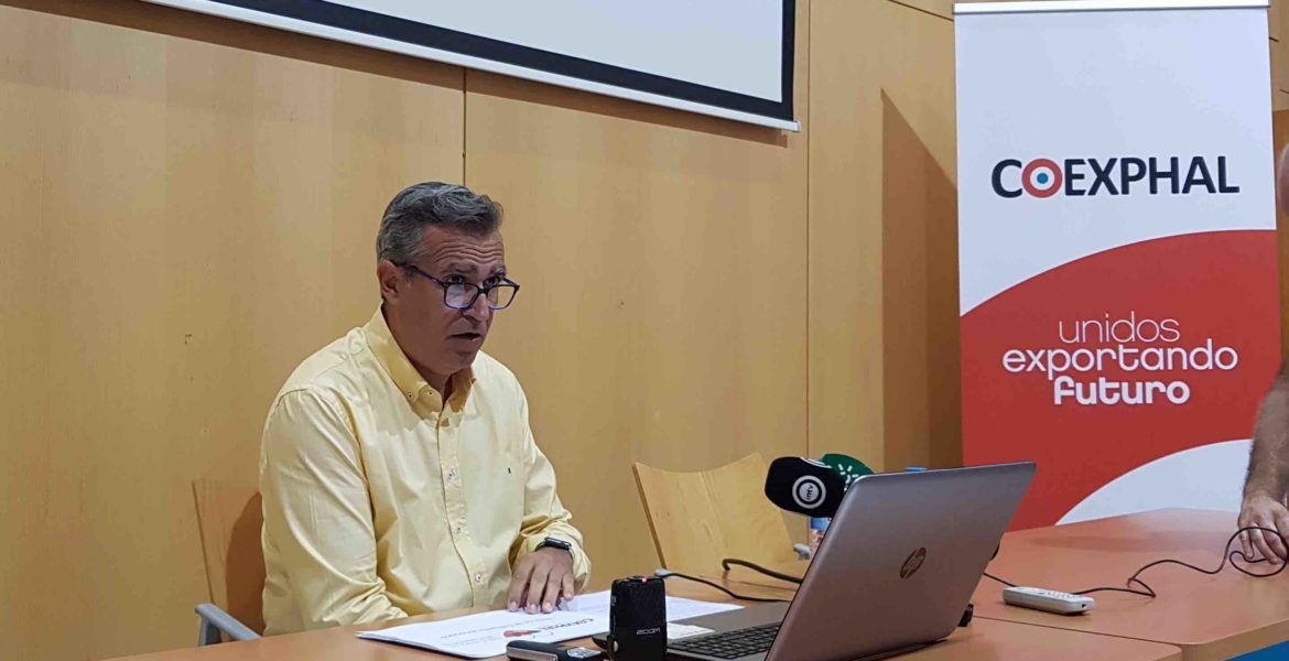 El gerente de Coexphal durante la rueda de prensa de presentación de los resultados de la campaña agrícola 2018-2019