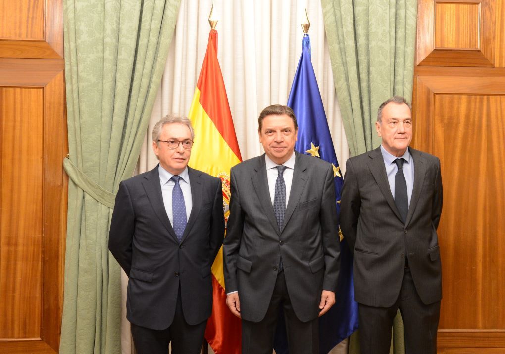 ministro junto a representantes de FEPEX