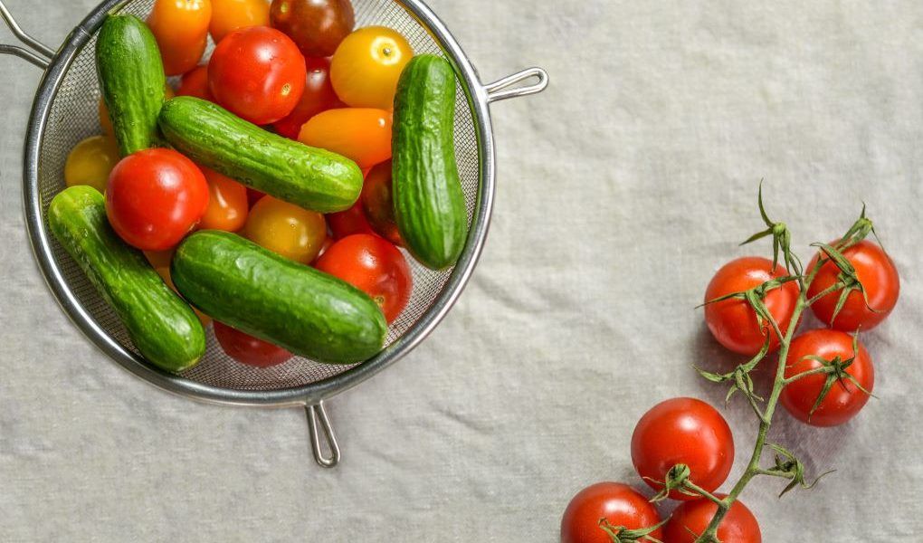 pepinos y tomates