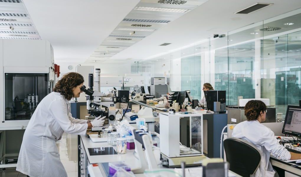 Laboratorio de microbiología de AINIA.