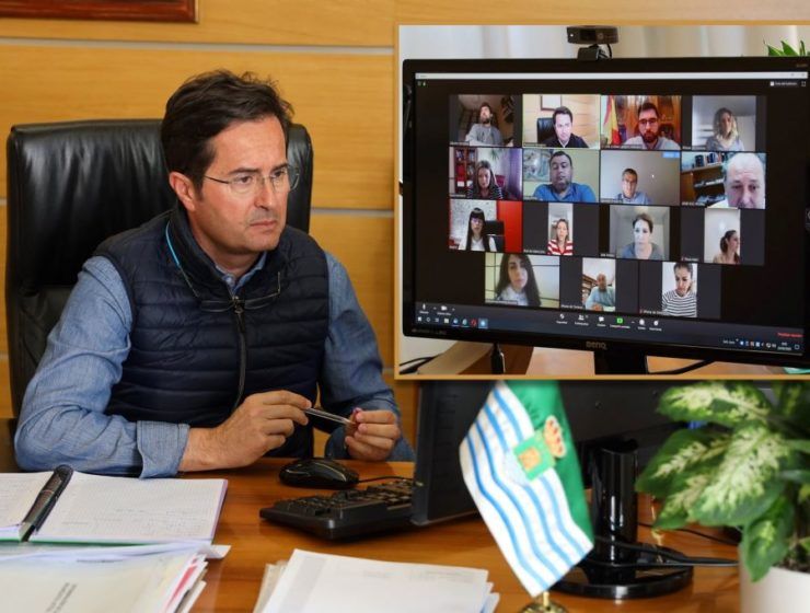 Francisco Góngora, reunido con la Junta Local de Gobierno por videoconferencia.