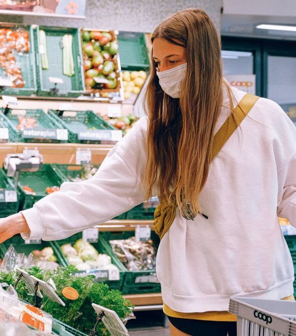 compra en el super de frutas y verduras