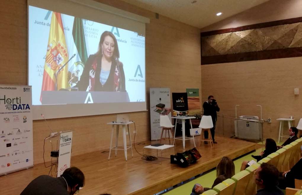 La consejea de Agricultura inaugura el foro Horti Data