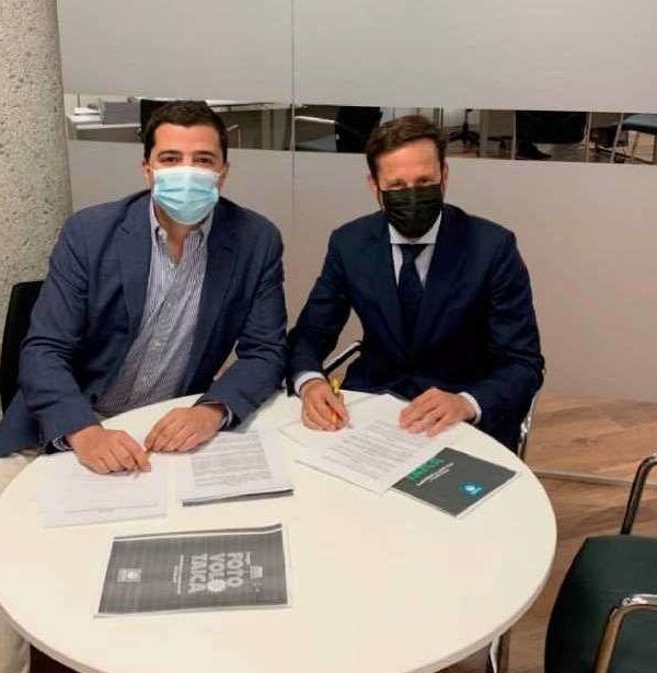 Firma del acuerdo entre Cajamar y Greening