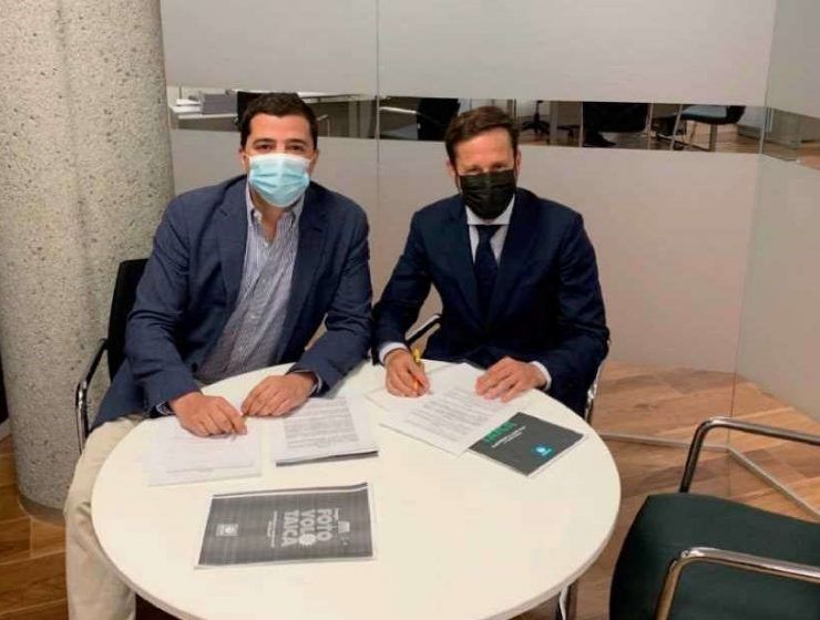 Firma del acuerdo entre Cajamar y Greening