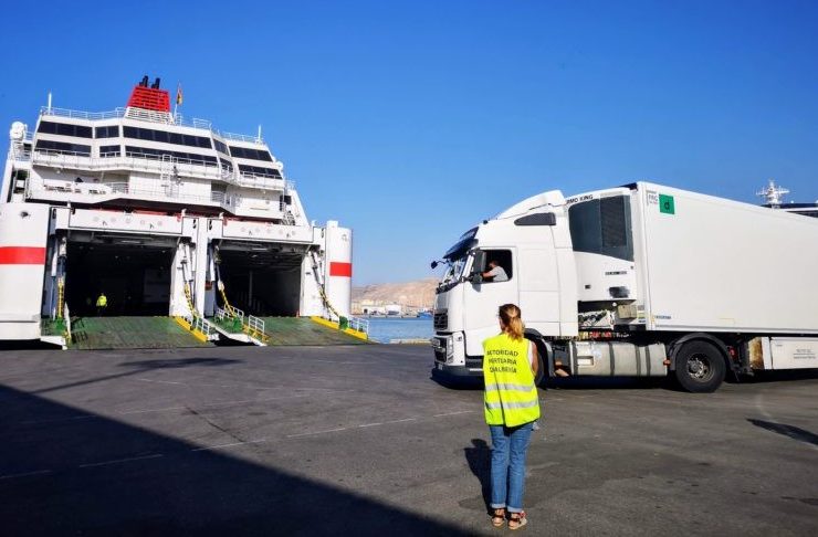 camión en puerto
