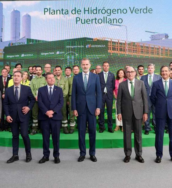 Felipe VI inaugura H2 Puertollano