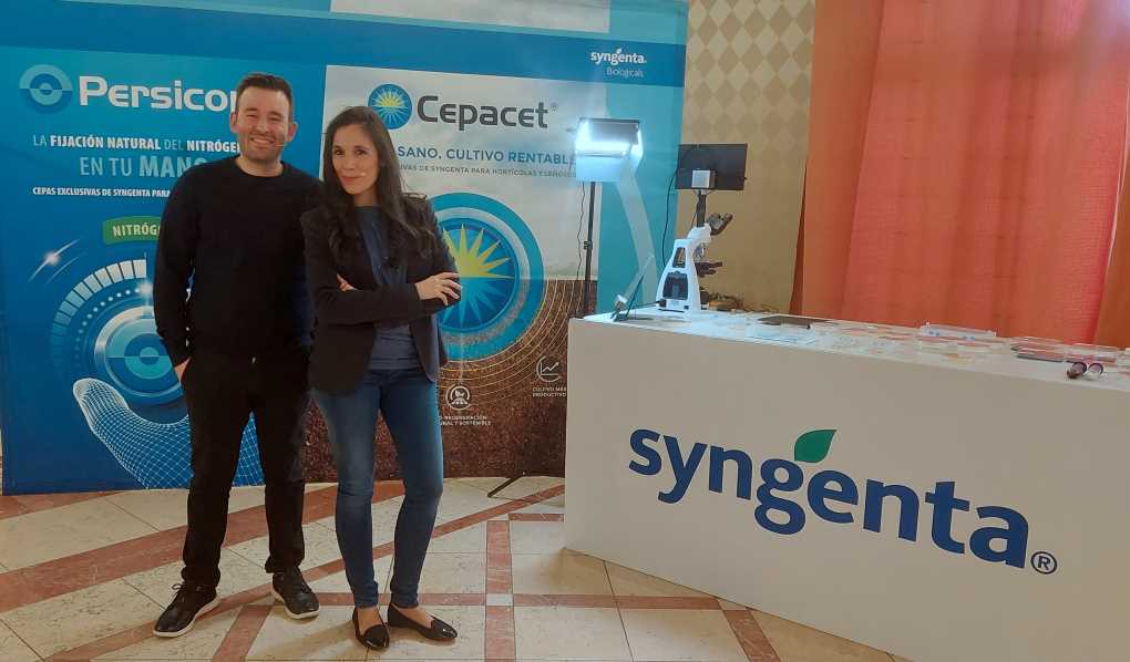 Rocio López de Syngenta y Esteban Rodríguez de Ceres Biotics en la parte de laboratorio (002)