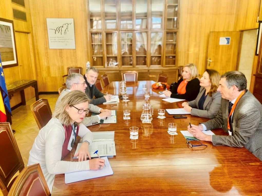 Reunión de la consejera Carmen Crespo con el SEMA de archivo (002)