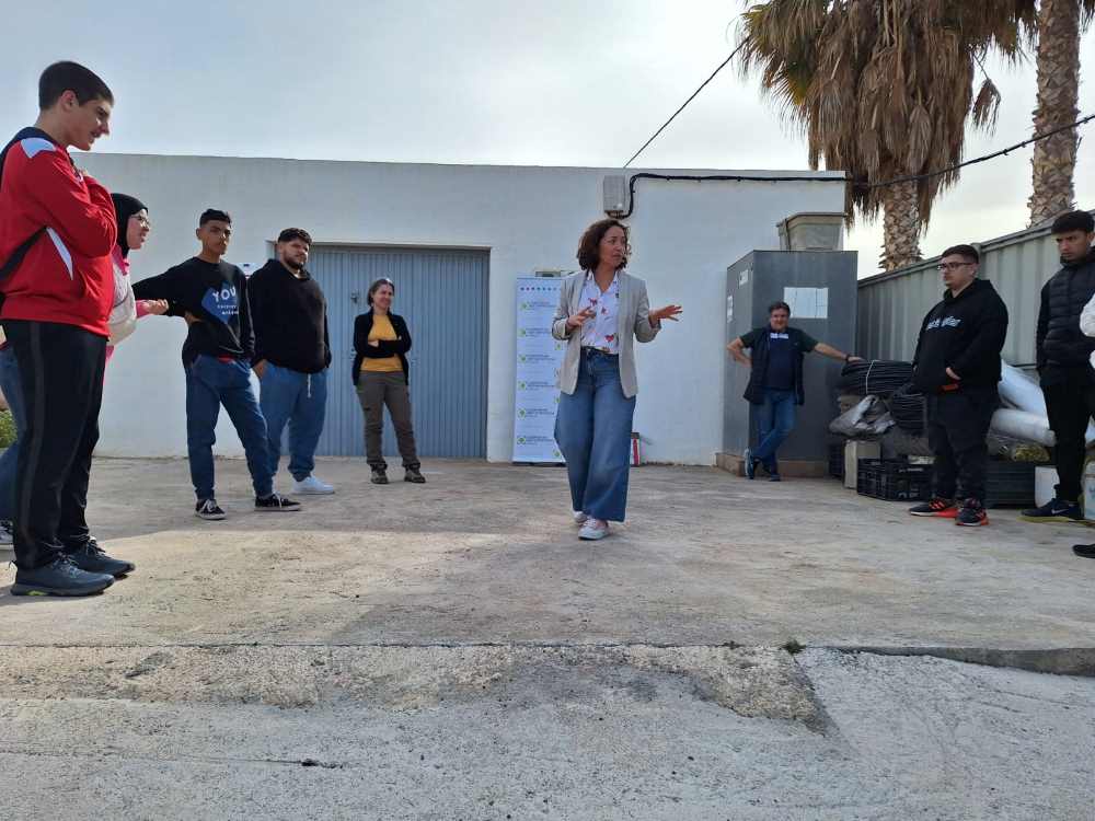 alumnos visitan invernadero