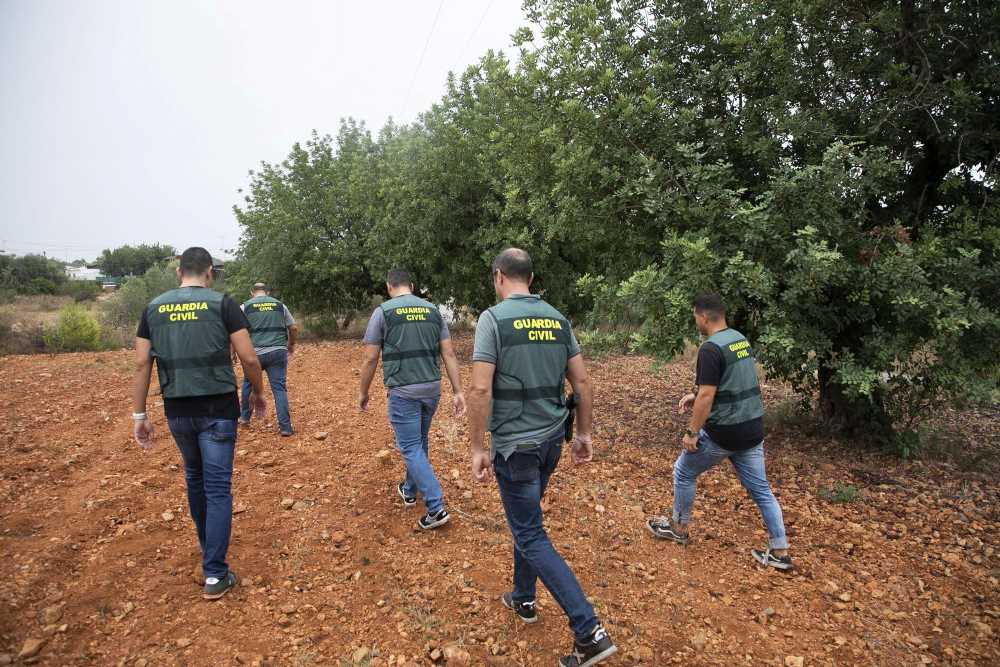 guardia civil en el campo
