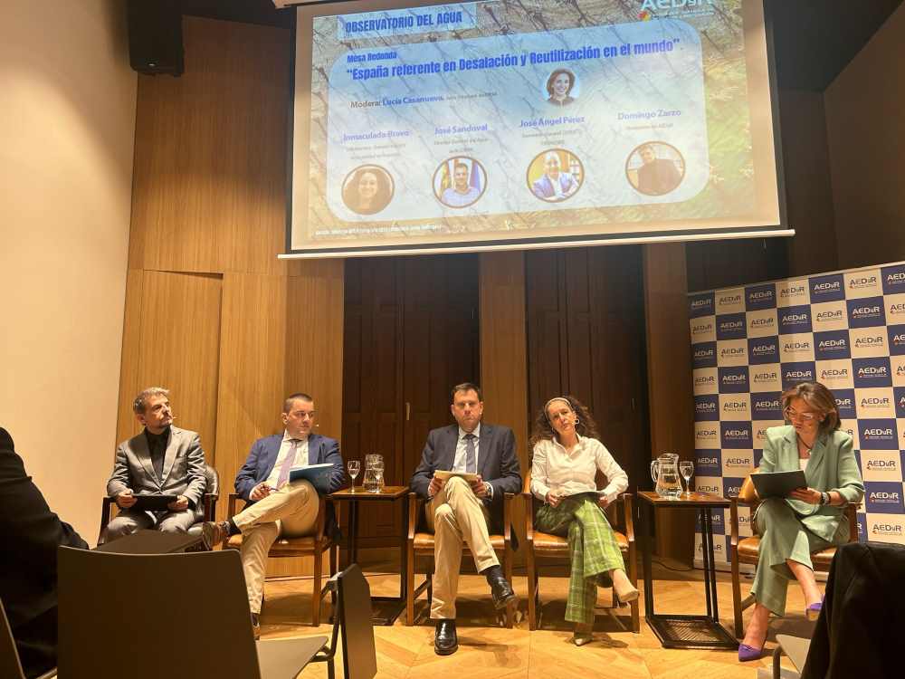 mesa redonda agua