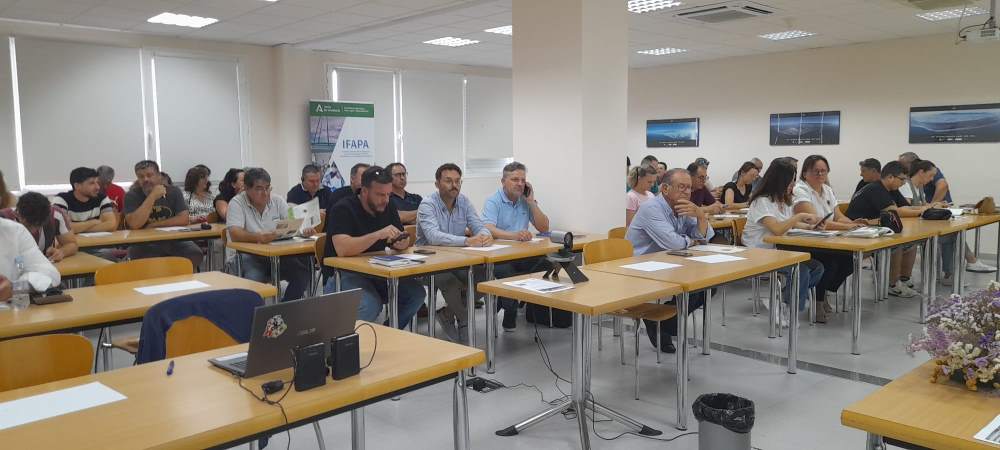 asistentes a la jornada para sustituir rafias y tutores plásticos en horticultura-1
