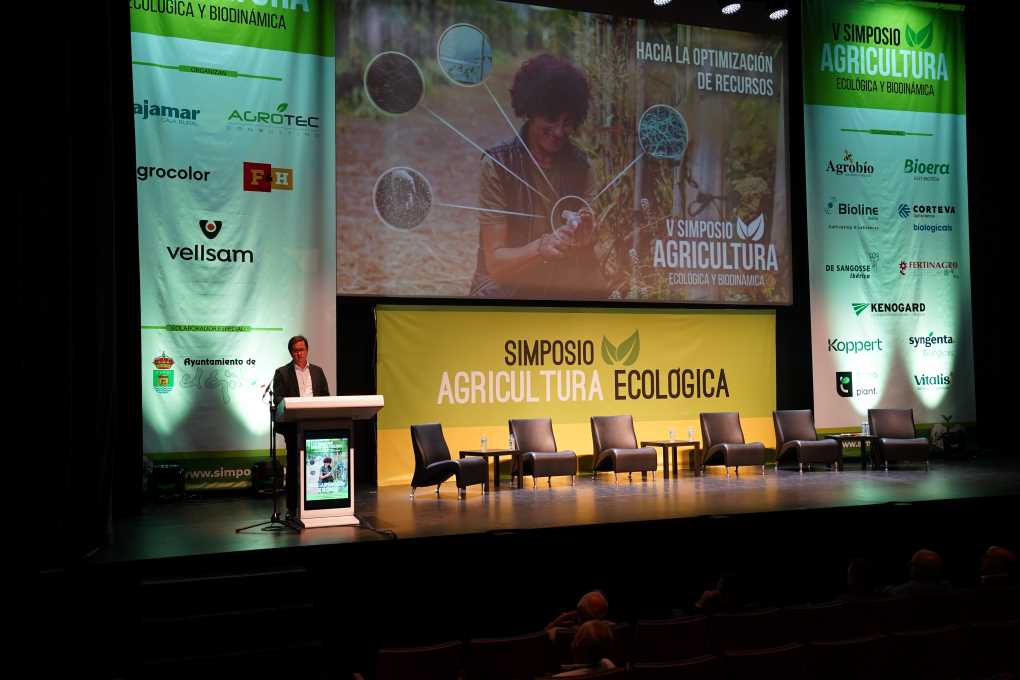241107 CLAUSURA SIMPOSIO (2)