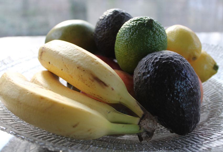 plátanos y aguacates
