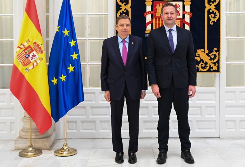 ministro y comisario