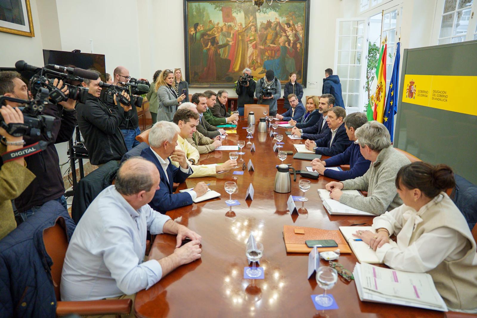 Encuentro consejero de Agricultura con Planas