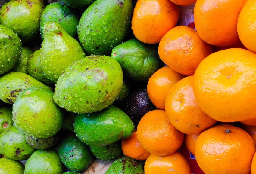 naranjas y aguacates